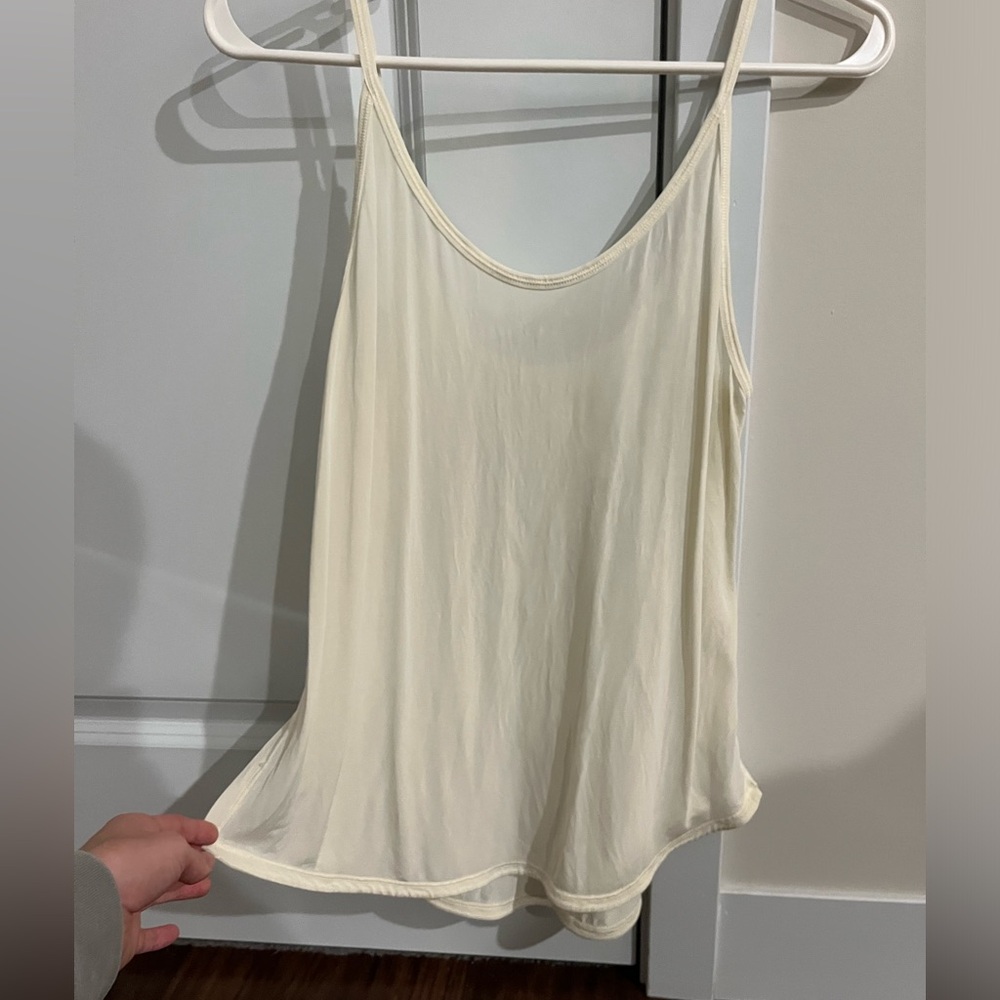Lululemon flowy cream tank top size 4
